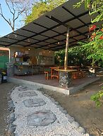 Don Jons Lodge -Surf & Yoga