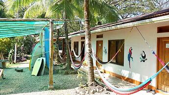 Don Jons Lodge -Surf & Yoga