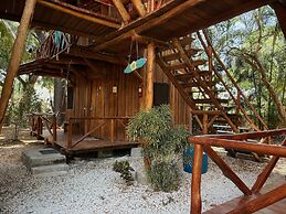 Don Jons Lodge -Surf & Yoga