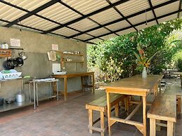 Don Jons Lodge -Surf & Yoga