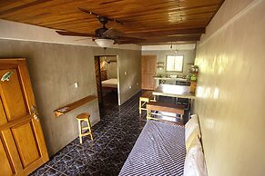 Don Jons Lodge -Surf & Yoga