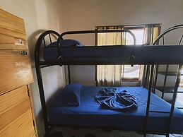 Don Jons Lodge -Surf & Yoga