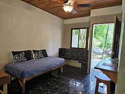 Don Jons Lodge -Surf & Yoga