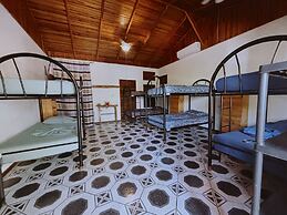 Don Jons Lodge -Surf & Yoga