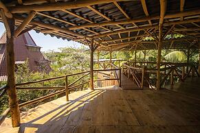 Don Jons Lodge -Surf & Yoga