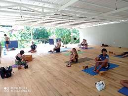 Don Jons Lodge -Surf & Yoga