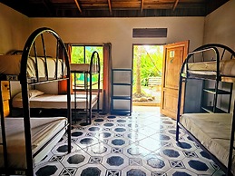 Don Jons Lodge -Surf & Yoga