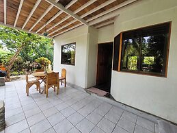 Don Jons Lodge -Surf & Yoga