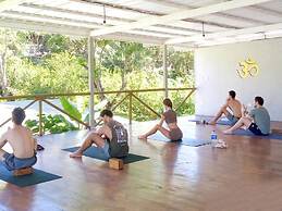 Don Jons Lodge -Surf & Yoga