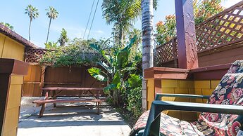 Bungalow 1 Block Walk to the Beach no1
