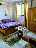 Room in Guest Room - Renajoe Exclusive Guesthouse Tema Community 9