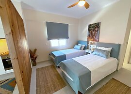 Beachfront 2-bed Luxury Suite - Agios Gordios Corfu Greece