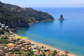 Beachfront 2-bed Luxury Suite - Agios Gordios Corfu Greece