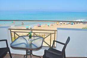 Beachfront 2-bed Luxury Suite - Agios Gordios Corfu Greece