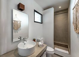 Great Located Spacious Loft W/amazing Rooftop Pool