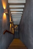 Unbeatable Located Spacious Loft With Amazing Roof