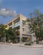 Unbeatable Located Spacious Loft With Amazing Roof