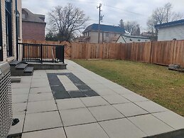 Brand New Walk Out Bsmt Apt Near Beach