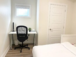 Brand New Walk Out Bsmt Apt Near Beach