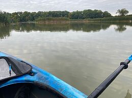 Brand New Walk Out Bsmt Apt Near Beach