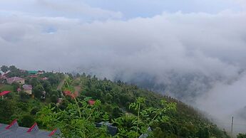 Haut Monde King's Paradise Resort