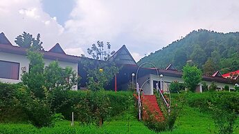 Haut Monde King's Paradise Resort