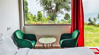 Haut Monde King's Paradise Resort