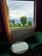 Haut Monde King's Paradise Resort