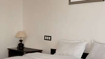 Haut Monde King's Paradise Resort