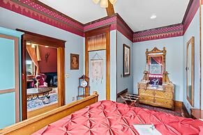 The Peerless Hotel by WanderLodges