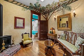 The Peerless Hotel by WanderLodges