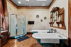 The Peerless Hotel by WanderLodges