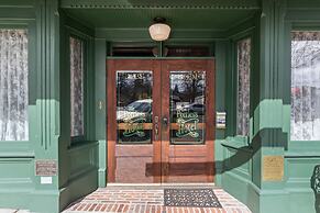 The Peerless Hotel by WanderLodges