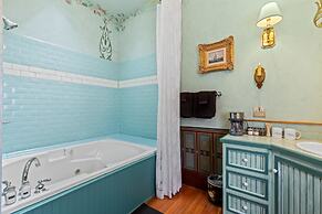 The Peerless Hotel by WanderLodges