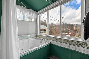 The Peerless Hotel by WanderLodges