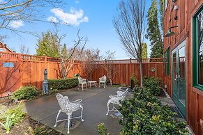 The Peerless Hotel by WanderLodges