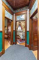 The Peerless Hotel by WanderLodges