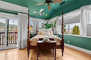 The Peerless Hotel by WanderLodges