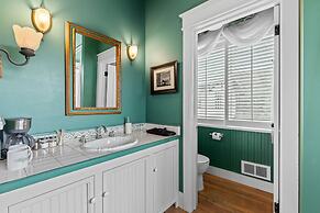 The Peerless Hotel by WanderLodges