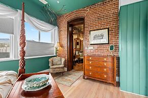 The Peerless Hotel by WanderLodges