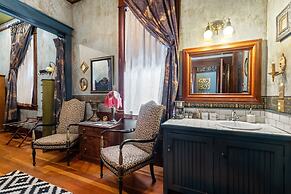 The Peerless Hotel by WanderLodges