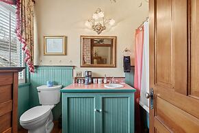 The Peerless Hotel by WanderLodges