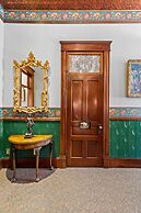 The Peerless Hotel by WanderLodges