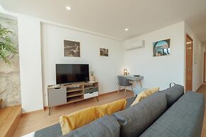 Modern Stylish Apartment II by Vacationy