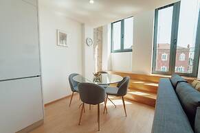 Modern Stylish Apartment II by Vacationy