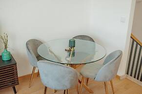 Modern Stylish Apartment III by Vacationy