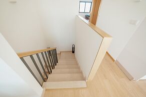Modern Stylish Apartment III by Vacationy