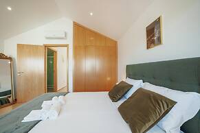 Modern Stylish Apartment III by Vacationy