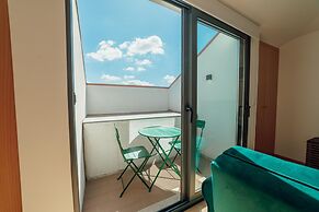 Modern Stylish Apartment III by Vacationy
