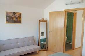 Modern Stylish Apartment III by Vacationy